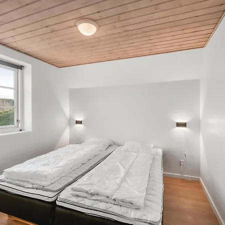 Fantastic With Pool And For 20 People, Holiday home Ulfborg