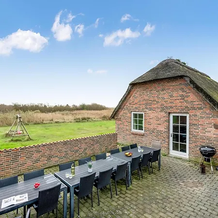 Fantastic With Pool And For 20 People, Holiday home *
