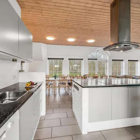Fantastic With Pool And For 20 People, Holiday home *