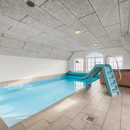Fantastic With Pool And For 20 People בית נופש