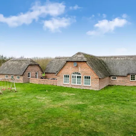 Fantastic With Pool And For 20 People, Holiday home