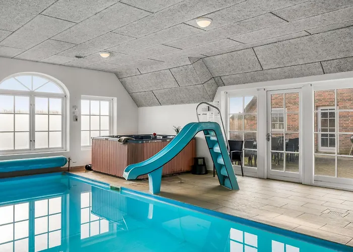 Fantastic With Pool And For 20 People *