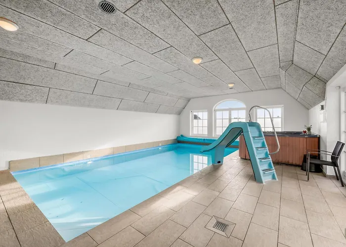 Fantastic With Pool And For 20 People بيت للعطل